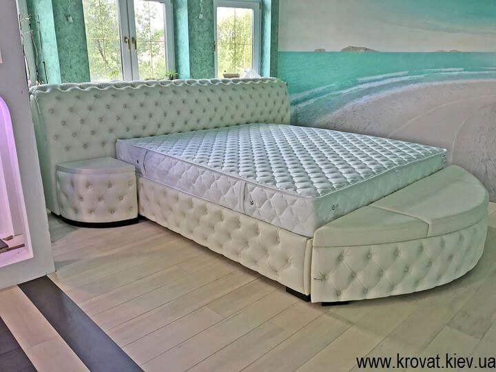 элитная кровать с широкой спинкой на заказ